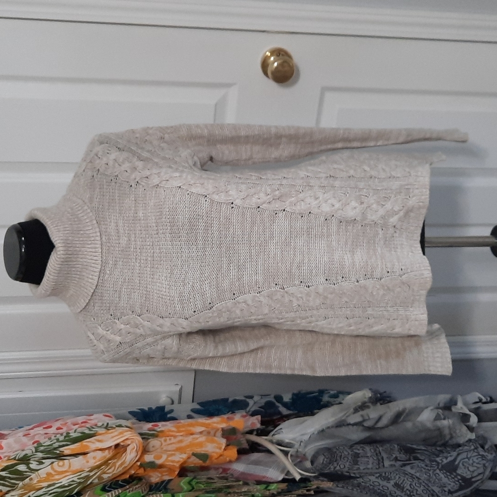 Old navy turtleneck thin sweater